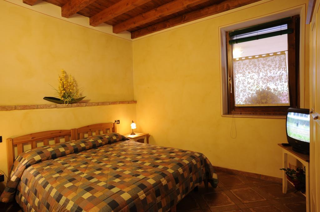Agriturismo Gian Galeazzo Visconti ξενώνας Valeggio sul Mincio Δωμάτιο φωτογραφία