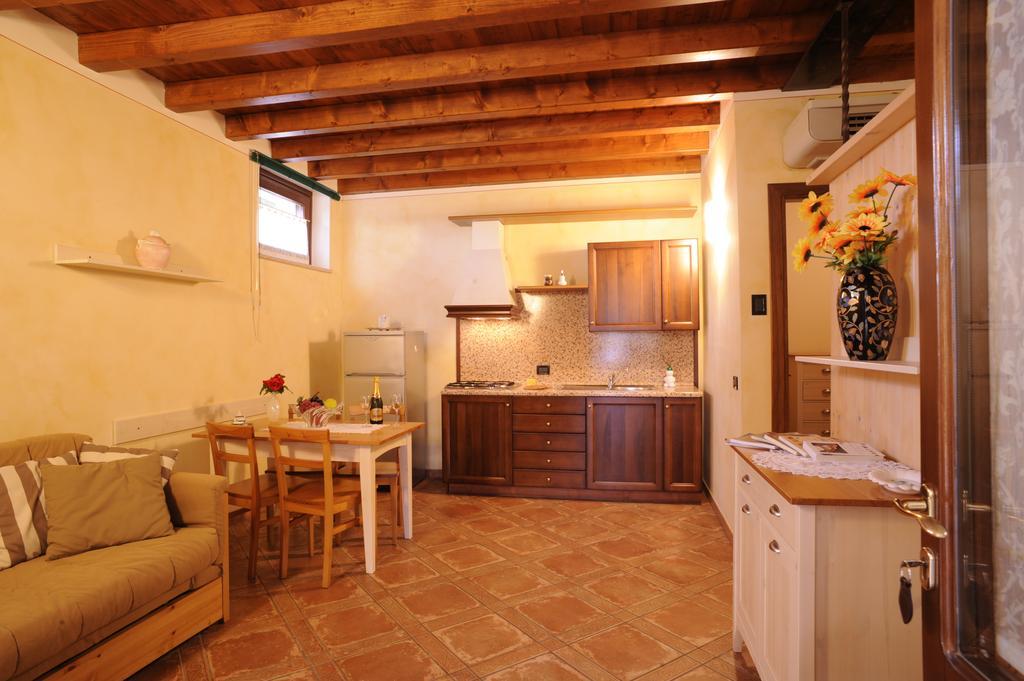 Agriturismo Gian Galeazzo Visconti ξενώνας Valeggio sul Mincio Δωμάτιο φωτογραφία